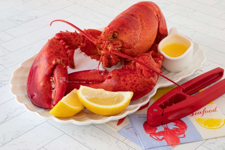Steamed Lobster with Herb Butter: A Simple Yet Elegant Seafood Recipe